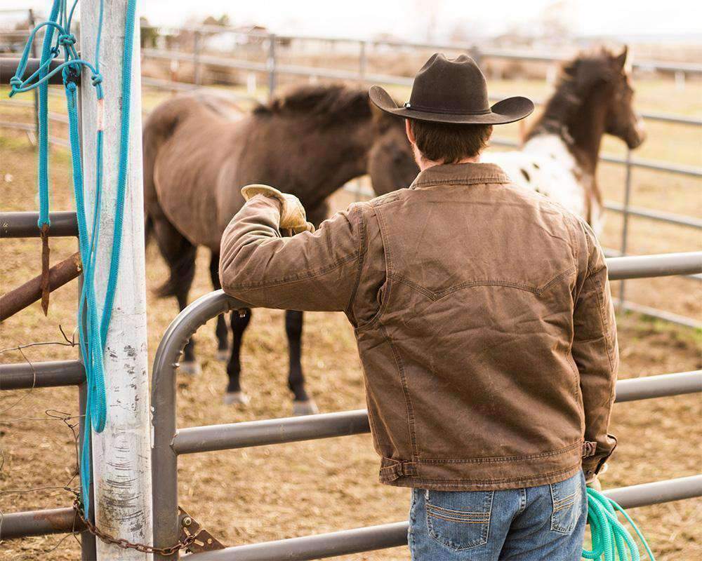 Outdoor lovers unite! Our Vintage inspired Canyonland Collection features gear you will love like our Landsman Jacket. 